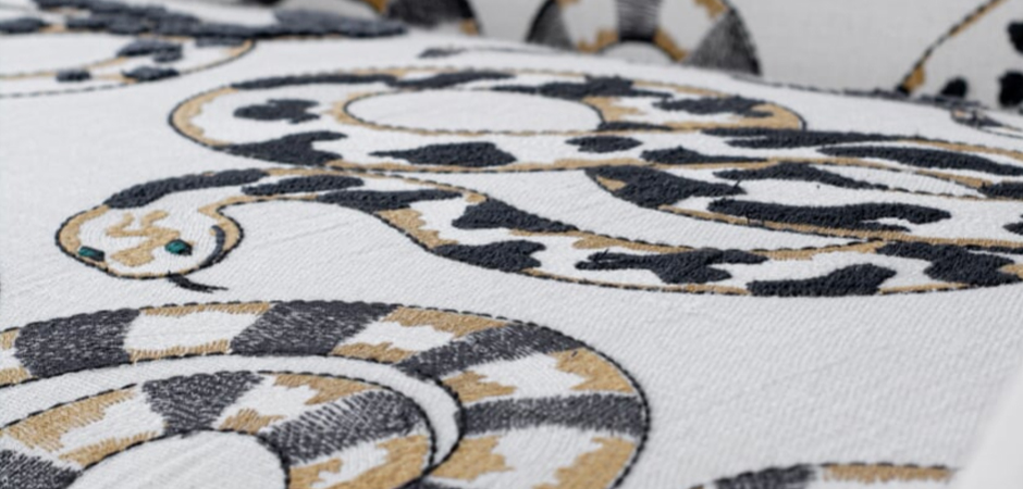 Диван Forli с вышивкой Змеи Pierre Frey Venimeuses - фото №3