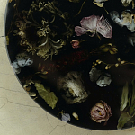 Круглый поднос из эпоксидной смолы с цветами черный Epoxy Resin Flowers Tray Black варинант исполнения - 4 | Loft Concept в Екатеринбурге