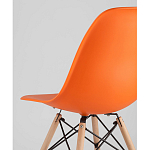 Пластиковый стул на ножках из массива бука Eames Orange варинант исполнения - 3 | Loft Concept в Екатеринбурге