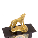 Часы настольные с декором в виде волка из натурального камня Офиокальцит Wolf Stone Clock варинант исполнения - 3 | Loft Concept в Екатеринбурге