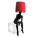 Лампа MANNEQUIN LAMP с абажуром девушка на кресле варинант исполнения - 2 | Loft Concept в Екатеринбурге