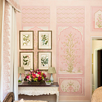 Обои ручная роспись Jharokha Arches Original colourway on pink painted Xuan paper варинант исполнения - 1 | Loft Concept в Екатеринбурге