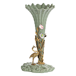 Ваза зеленая фарфоровая с волнистым краем с бронзовой фигуркой журавля Eden Garden  варинант исполнения - 1 | Loft Concept в Екатеринбурге