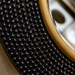 Зеркало в черной фактурной раме с золотым кантом Summon the Light варинант исполнения - 2 | Loft Concept в Екатеринбурге