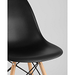 Пластиковый стул на ножках из массива бука Eames Black варинант исполнения - 2 | Loft Concept в Екатеринбурге