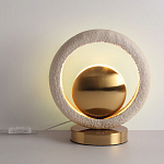 Настольная лампа с бежевым текстурным кольцом и латунным шаром в центре Tactile   варинант исполнения - 3 | Loft Concept в Екатеринбурге