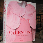 Подарочная Книга Valentino: Themes and Variations варинант исполнения - 3 | Loft Concept в Екатеринбурге