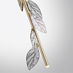 Подвесной светильник с золотистой вертикальной трубкой и декоративными прозрачными листьями из стекла Sylva  варинант исполнения - 8 | Loft Concept в Екатеринбурге