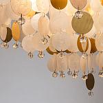 Люстра подвесная с белыми и золотыми круглыми подвесками Диаметр 70 см SHELL Chandelier варинант исполнения - 3 | Loft Concept в Екатеринбурге