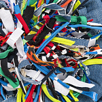 Подушка круглая из джинсовой одежды Heart Round варинант исполнения - 2 | Loft Concept в Екатеринбурге