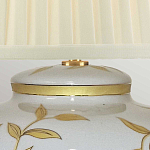 Настольная лампа с фарфоровым основанием бежевого цвета с рисунком и плиссированным абажуром на темной подставке Elstead Lighting варинант исполнения - 8 | Loft Concept в Екатеринбурге