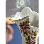 Ваза белого цвета из фарфора с цветочным рисунком и бронзовыми ручками с фигурками птиц Eden Garden porcelain and bronze варинант исполнения - 5 | Loft Concept в Екатеринбурге