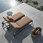 Шезлонг на металлическом каркасе с регулируемой спинкой GUELL Sunbed варинант исполнения - 2 | Loft Concept в Екатеринбурге