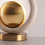 Настольная лампа с бежевым текстурным кольцом и латунным шаром в центре Tactile   варинант исполнения - 7 | Loft Concept в Екатеринбурге