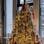 Комплект Новогодней Елки вместе с серебряной мишурой и красными лентами варинант исполнения - 2 | Loft Concept в Екатеринбурге