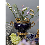 Ваза темно-синяя фарфоровая на бронзовой подставке с ажурным ободком и изогнутыми ручками Eden Garden варинант исполнения - 4 | Loft Concept в Екатеринбурге