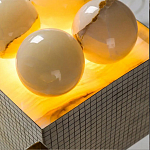 Настольная лампа с основанием из 24 выточенных сферических камней Through Stone варинант исполнения - 5 | Loft Concept в Екатеринбурге