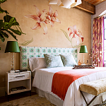 Обои ручная роспись Lilium Special Colourway on yellow painted silk варинант исполнения - 1 | Loft Concept в Екатеринбурге