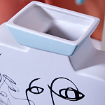 Ваза плоская белая с абстрактными черными линиями в форме лиц Faces of Imagination варинант исполнения - 6 | Loft Concept в Екатеринбурге