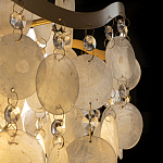 Люстра подвесная с белыми перламутровыми подвесками и изогнутыми золотистыми элементами Диаметр 50 см SHELL Chandelier варинант исполнения - 4 | Loft Concept в Екатеринбурге