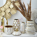 Ваза белая с рельефной поверхностью и золотыми полосами Vase Beehive варинант исполнения - 7 | Loft Concept в Екатеринбурге