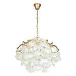 Люстра подвесная с белыми перламутровыми подвесками и изогнутыми золотистыми элементами Диаметр 60 см SHELL Chandelier варинант исполнения - 1 | Loft Concept в Екатеринбурге