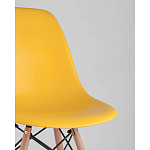 Пластиковый стул на ножках из массива бука Eames Yellow варинант исполнения - 2 | Loft Concept в Екатеринбурге