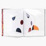 Книга по искусству Yayoi Kusama: I Spend Each Day Embracing Flowers варинант исполнения - 5 | Loft Concept в Екатеринбурге