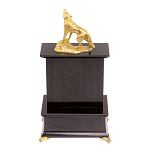 Часы настольные с декором в виде волка из натурального камня Офиокальцит Wolf Stone Clock варинант исполнения - 4 | Loft Concept в Екатеринбурге