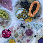 Круглый поднос из эпоксидной смолы с цветами белый Epoxy Resin Flowers Tray White варинант исполнения - 3 | Loft Concept в Екатеринбурге