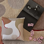 Подушка декоративная хлопковая бежевого цвета с абстрактным принтом Elysian Flow Sand варинант исполнения - 5 | Loft Concept в Екатеринбурге