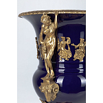 Ваза темно-синего цвета из фарфора с бронзовыми ручками в виде фигур Eden Garden porcelain and bronze варинант исполнения - 6 | Loft Concept в Екатеринбурге