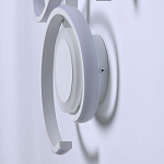 Бра белого цвета с изогнутыми световыми линиями и круглым основанием Luke Lampco Tracer Lamp варинант исполнения - 6 | Loft Concept в Екатеринбурге