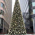 Уличная Новогодняя Ель с золотыми шарами и звездой на вершине в комплекте варинант исполнения - 1 | Loft Concept в Екатеринбурге