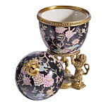 Шкатулка в форме яйца на величественных львах из фарфора с бронзовыми элементами Eden Garden варинант исполнения - 2 | Loft Concept в Екатеринбурге