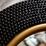 Зеркало в черной фактурной раме с золотым кантом Summon the Light варинант исполнения - 3 | Loft Concept в Екатеринбурге