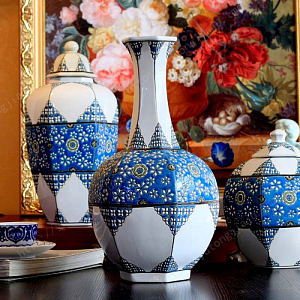 Набор ваз с орнаметом