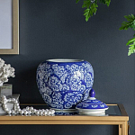 Ваза округлой формы с синей росписью и цветочным узором Blue & White Ornament варинант исполнения - 6 | Loft Concept в Екатеринбурге