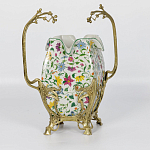 Ваза белого цвета из фарфора с ярким цветочным узором и бронзовыми ручками в виде ветвей Eden Garden porcelain and bronzeм варинант исполнения - 1 | Loft Concept в Екатеринбурге