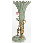 Ваза зеленая фарфоровая с волнистым краем с бронзовой фигуркой журавля Eden Garden  варинант исполнения - 2 | Loft Concept в Екатеринбурге