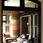 Бра с белым матовым стеклянным плафоном и тремя декоративными шарами Hinkley варинант исполнения - 2 | Loft Concept в Екатеринбурге