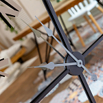 Часы настенные зеркальные с серебряным металлическим циферблатом Mirror Tower Clock варинант исполнения - 3 | Loft Concept в Екатеринбурге