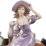 Статуэтка фарфоровая Девушка с автомобилем Charming Statuette варинант исполнения - 1 | Loft Concept в Екатеринбурге