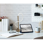 Настольная лампа белым изогнутым плафоном на круглой подставке Luke Lampco Tracer Lamp варинант исполнения - 5 | Loft Concept в Екатеринбурге