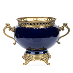 Ваза темно-синяя фарфоровая на бронзовой подставке с ажурным ободком и изогнутыми ручками Eden Garden варинант исполнения - 1 | Loft Concept в Екатеринбурге
